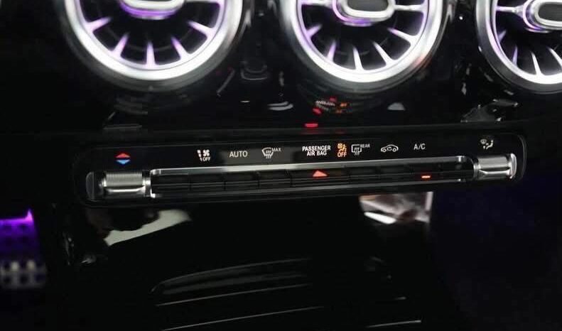 
								Mercedes-Benz CLA 180 7G-DCT AMG full									