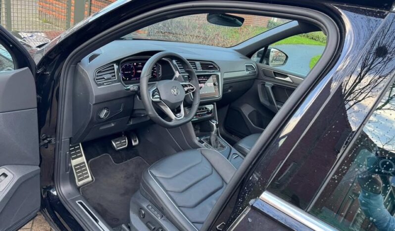 
								VOLKSWAGEN Tiguan R-Line full									