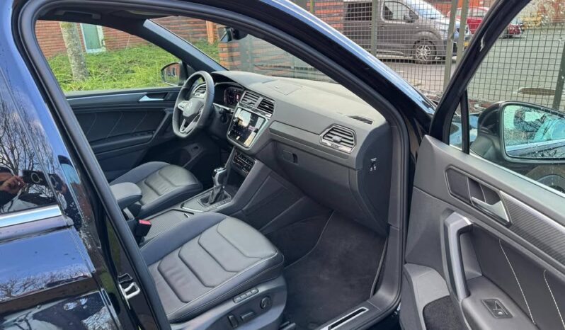 
								VOLKSWAGEN Tiguan R-Line full									