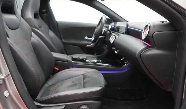 
								Mercedes-Benz CLA 180 7G-DCT AMG full									