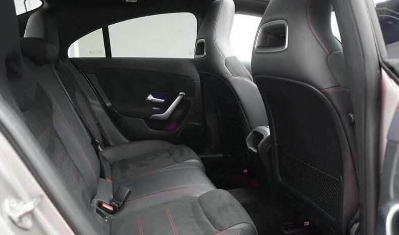 
								Mercedes-Benz CLA 180 7G-DCT AMG full									