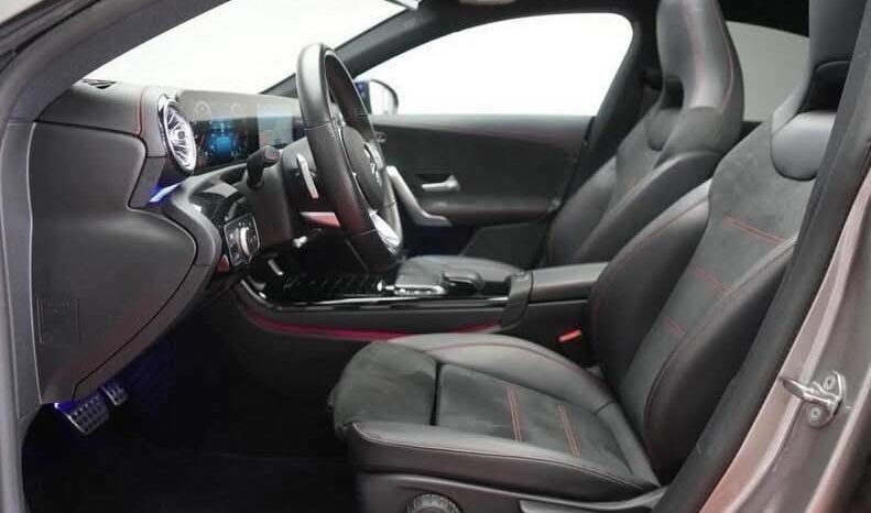 
								Mercedes-Benz CLA 180 7G-DCT AMG full									