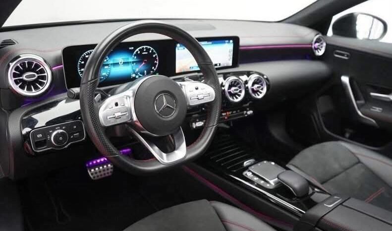 
								Mercedes-Benz CLA 180 7G-DCT AMG full									