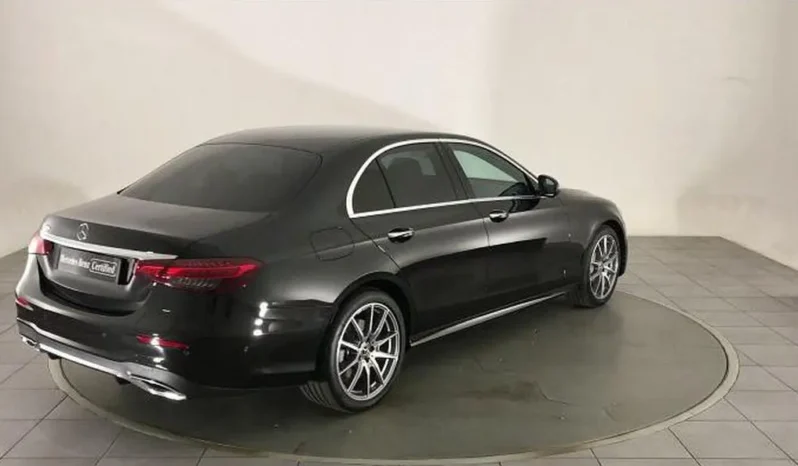 
								Mercedes Classe E full									