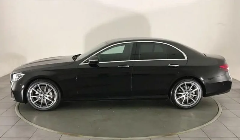 
								Mercedes Classe E full									