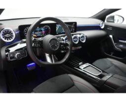 
										Mercedes-Benz CLA 200 7G-DCT AMG Navi full									