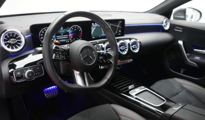 
								Mercedes-Benz CLA 200 7G-DCT AMG Navi full									