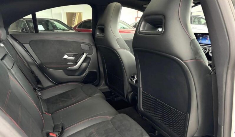
								Mercedes-Benz CLA 200 AMG full									