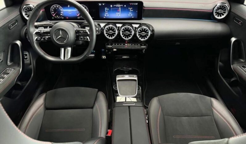 
								Mercedes-Benz CLA 200 AMG full									