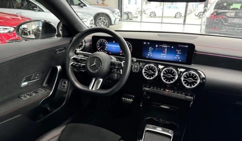 
								Mercedes-Benz CLA 200 AMG full									