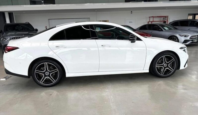 
								Mercedes-Benz CLA 200 AMG full									