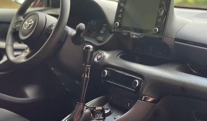 
								TOYOTA Yaris 1.6 GR Sport full									