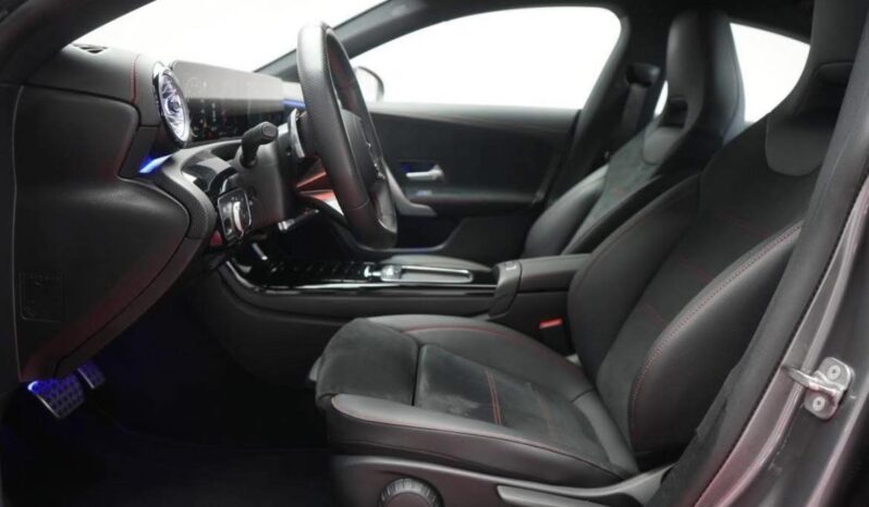 
								Mercedes-Benz CLA 200 7G-DCT AMG Navi full									