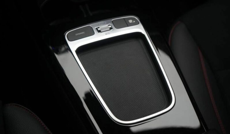 
								Mercedes-Benz CLA 200 7G-DCT AMG Navi full									
